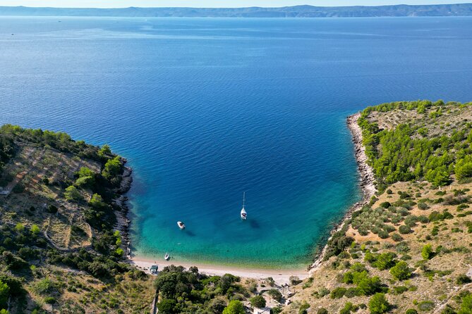 3 Islands Speedboat Tour: Golden Horn, Blue Lagoon & Jelsa Town - Zlatni Rat, Brac’s famous Golden Horn