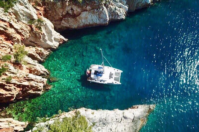 8-Day Private Sailing Tour from Split with Meals and Pickup - Day 3: Hvar, wine country, oysters, and Korčula