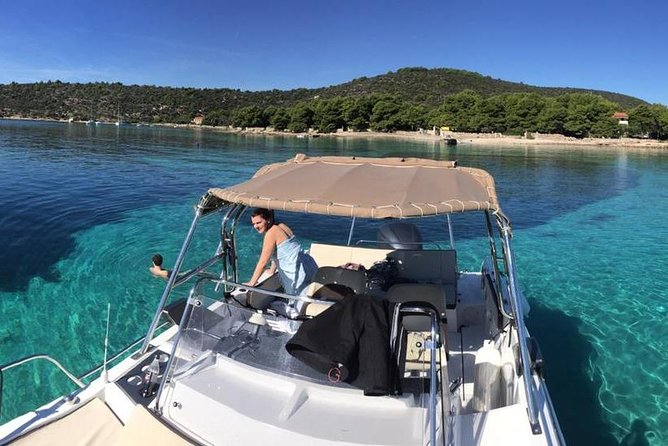 Adriatica Tour ( Blue Lagoon and Solta) from Trogir or Split - Stomorska: a two-hour lunch stop