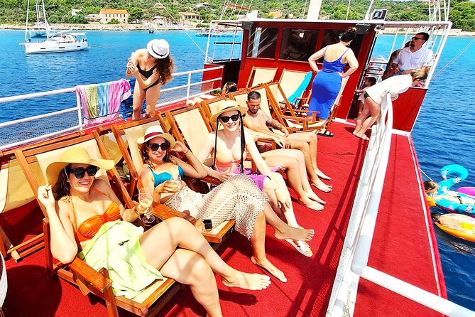 All-Inclusive Blue Lagoon & 3 Island Boat Tour with Food & Drinks - Lunch onboard: good value, uneven results