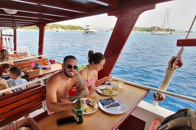 All-Inclusive Blue Lagoon & 3 Island Boat Tour with Food & Drinks - The return cruise to Split