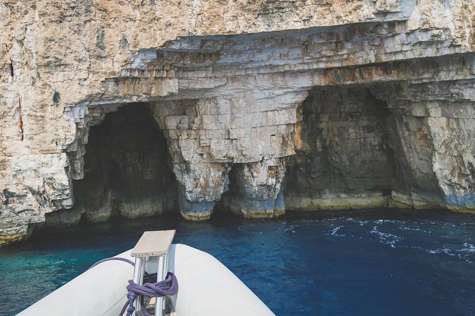 Blue Cave & 6 Islands Speedboat Tour From Split or Podstrana - Milna closes the island circuit
