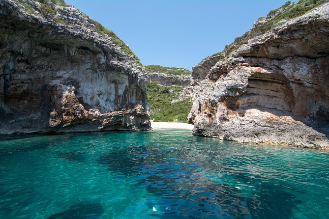 Blue Cave and Hvar 5 Islands speedboat tour | from Split&Trogir - Stiniva Cove in 30 minutes