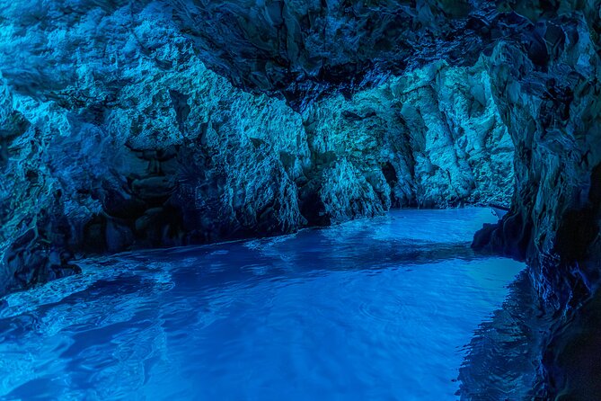 Blue Cave and Hvar 5 Islands speedboat tour | from Split&Trogir - Two hours in Hvar town