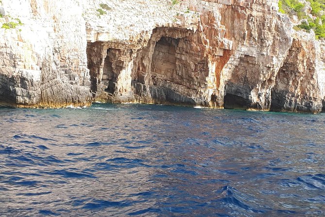 Blue Cave and Hvar island - five island tour from Split - Stiniva Cove and the narrow beach on Vis