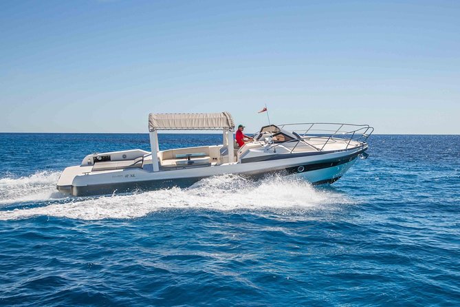 Blue cave & Hvar, 5 islands speed boat tour with unique boats from Split - The 7:00 a.m. start and the first run to Bisevo