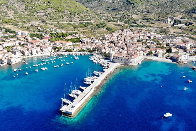 Blue cave, Mamma Mia and Hvar, 5 islands speedboat tour - Guides, group size and the amount of commentary