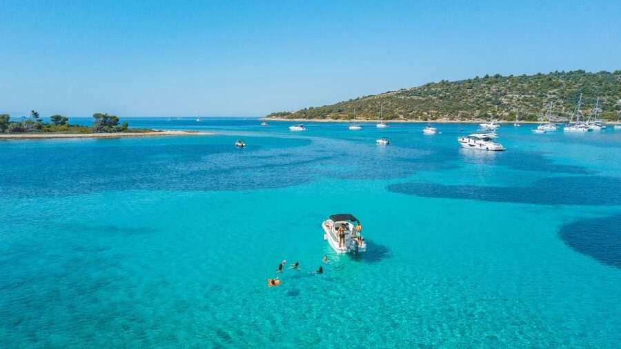 Blue Lagoon and hidden gems of island Šolta - Stomorska Bay: lunch with a view, but check the plan