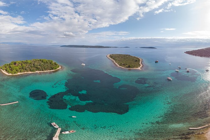 Blue Lagoon and Šolta Island Private Speedboat Tour - Nečujam: a shallow wreck for beginner snorkelers