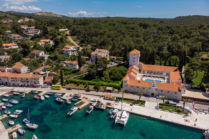 Blue Lagoon and Šolta Island Private Speedboat Tour - Stomorska: the right place to end with lunch