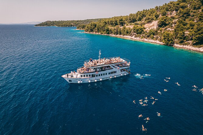 Blue Lagoon, Borkko Beach & Šolta from Split with LUNCH & DRINKS - Borkko Beach on Čiovo: an easy first swim