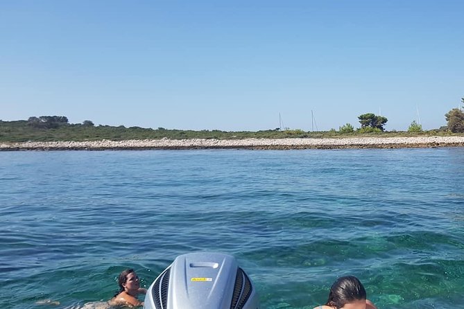 "Blue Lagoon" Half day Chill out tour from Split - Maslinica adds a quieter final stop