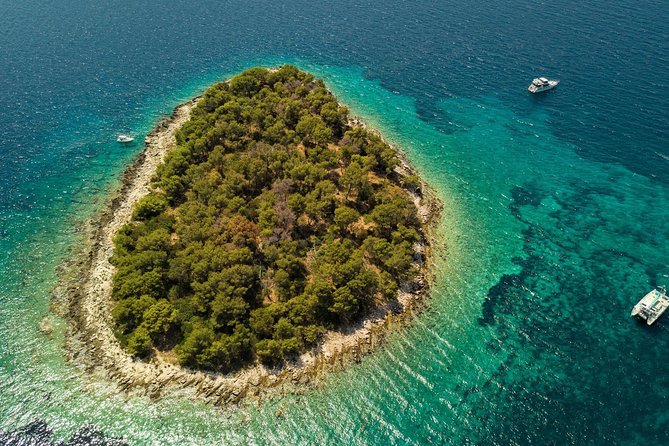 Blue Lagoon & Maslinica half day tour from Trogir - Starting at Obala bana Berislavića 30