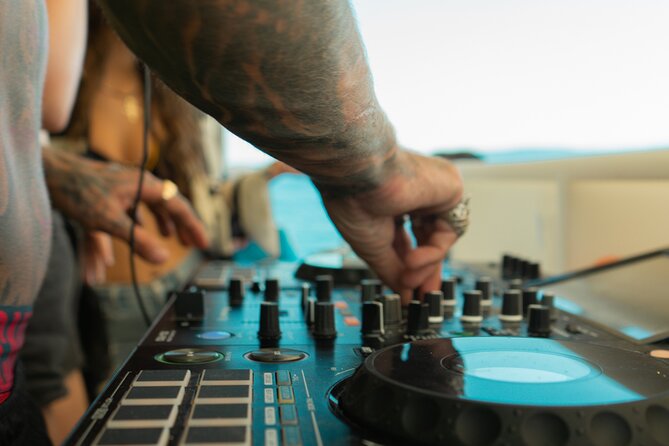 Captain’s Boat Party Split–Blue Lagoon Swim Stop + Free Shots &DJ - My call: book it for the party, not the sightseeing