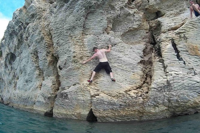 Deep Water Solo and Cliff Jumping Tour in Split - Choosing a route that fits your confidence