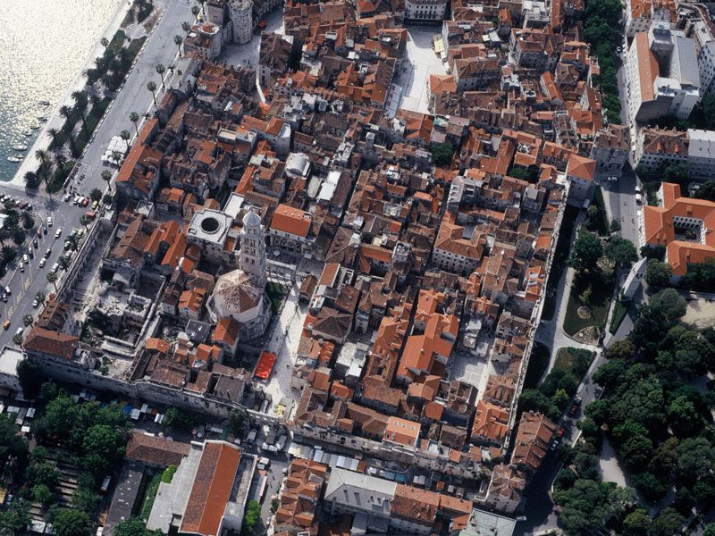 Discover The Old Town Split 1.5h walking Small group tour - Who will enjoy this 90-minute tour?