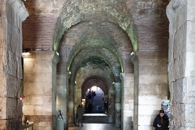 Experience Split With Local Professional Historian - Private - The Vestibulum and the emperor’s private quarters