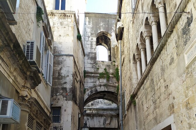 Experience Split With Local Professional Historian - Private - From the palace to Riva Harbor