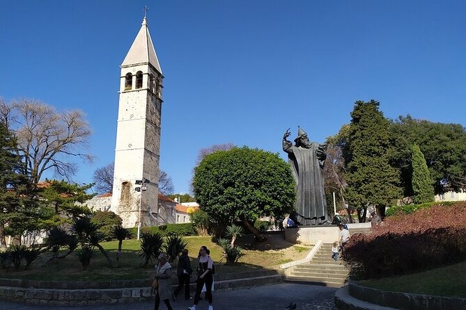 Experience Split With Local Professional Historian - Small Group - Why the palace makes a better walking tour than a museum visit
