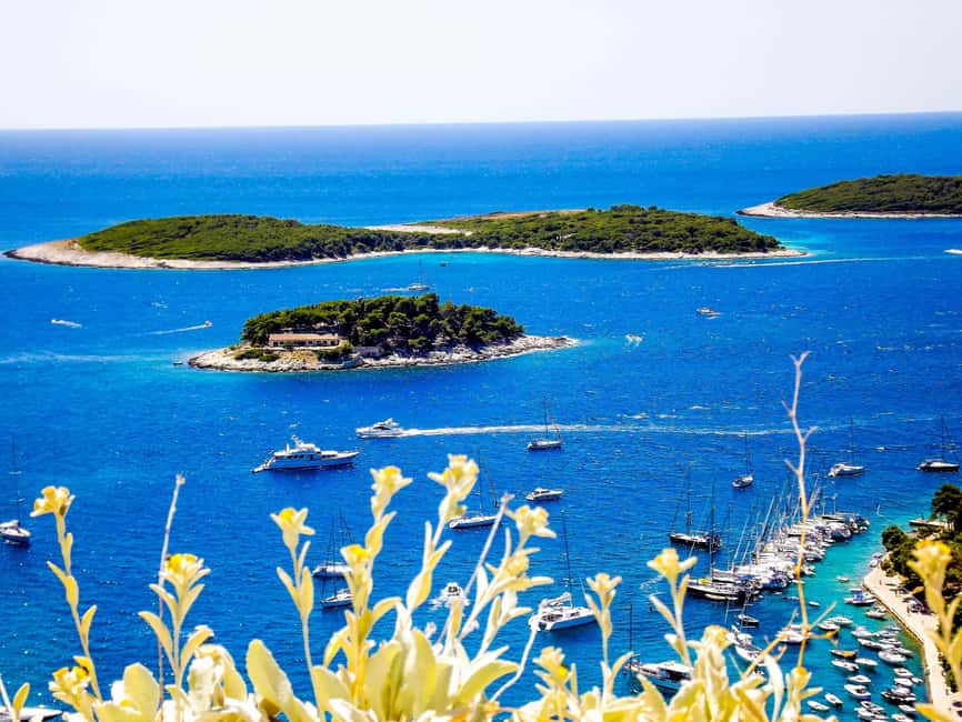 From Split: 5 Islands and Blue Cave Boat Tour - The Pakleni Islands and finding lunch