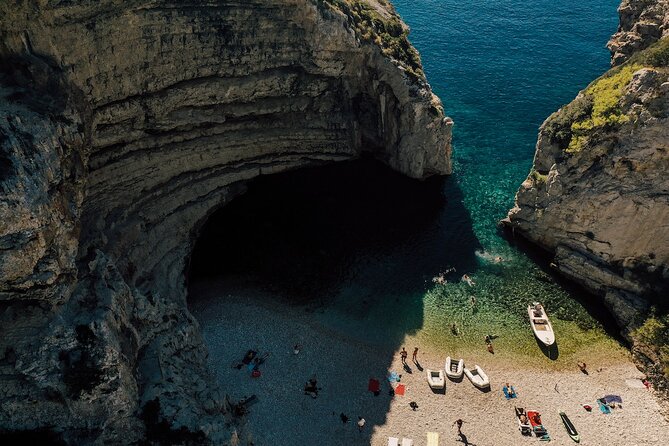 From Split: Blue cave & 5 Islands tour - Stiniva Cove and its tight shoreline