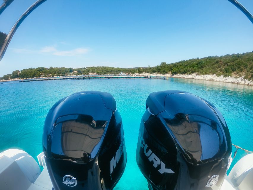 From Split: Blue Cave & 5 Islands with Vis & Hvar Boat Tour - A quick look at the Pakleni Islands
