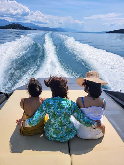 From Split: Blue Cave, Hvar, Mamma Mia, 5 Islands boat Tour - Hvar town: two hours to set your own pace
