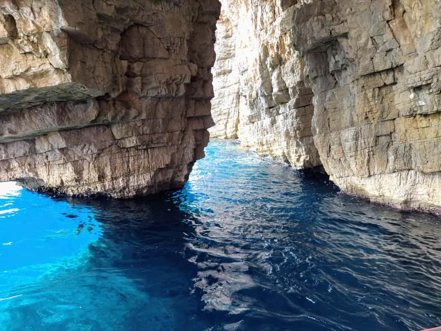 From Split: Blue Cave, Hvar, Mamma Mia, 5 Islands boat Tour - Boat comfort, group size, and the sea conditions