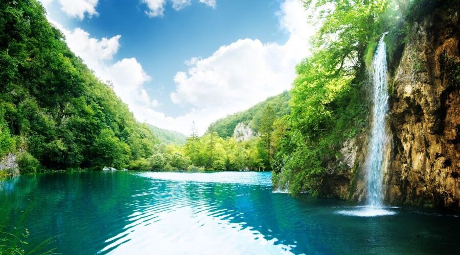 From Split: Plitvice Lakes Full-Day Trip - Crowds, seasons, and the best time to go