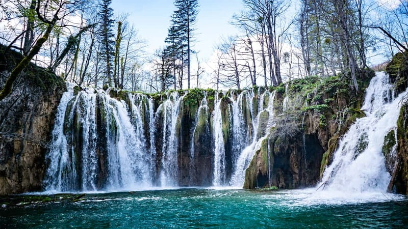 From Split: Plitvice Lakes Guided tour - Entering Plitvice and starting the 8-kilometer walk