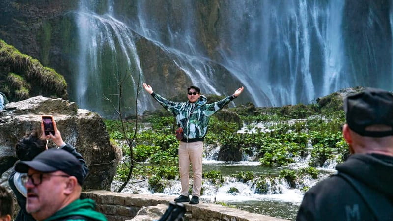 From Split: Plitvice Lakes Guided tour - Lower Lakes, Veliki Slap, and the electric train