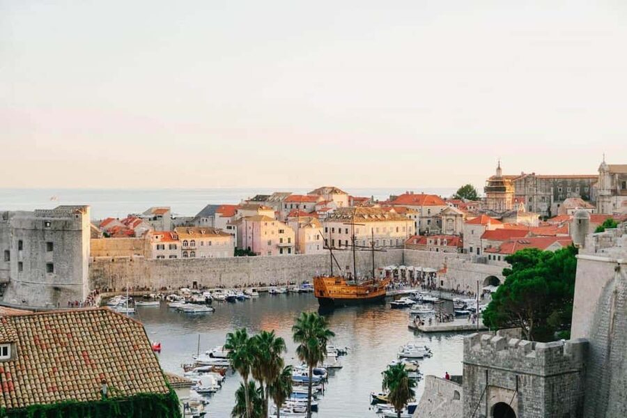 From Split/Trogir: Dubrovnik Guided Tour with a Stop in Ston - Entering Dubrovnik along the Stradun