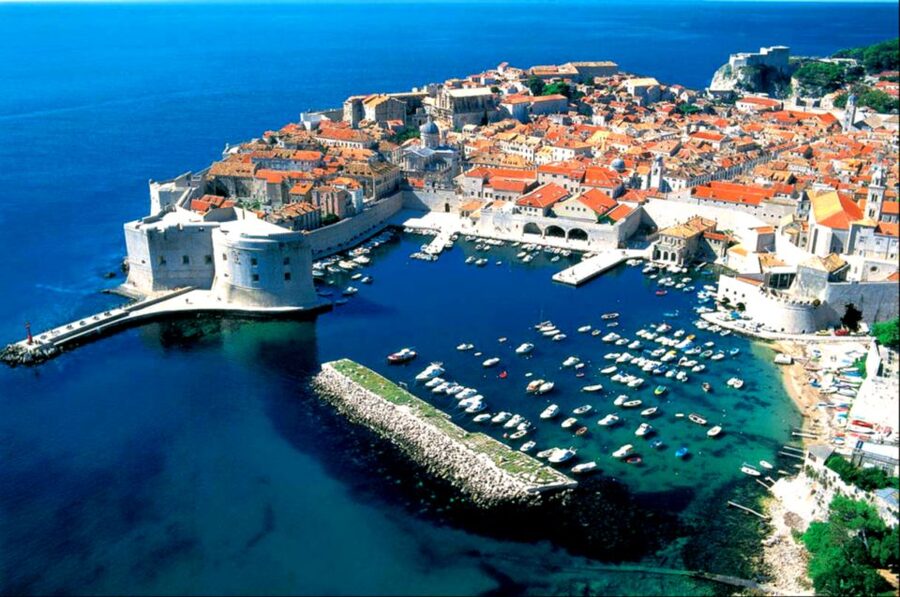 From Split/Trogir: Dubrovnik Guided Tour with a Stop in Ston - Who will enjoy this day trip?