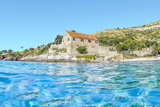 HVAR & 4 Islands PRIVATE BOAT TOUR - Trogir: stone lanes and a fast history lesson