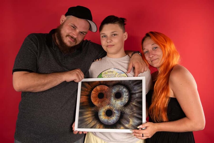 IRIS Photography (macro photo of your eye) - Language support and the feel of the visit