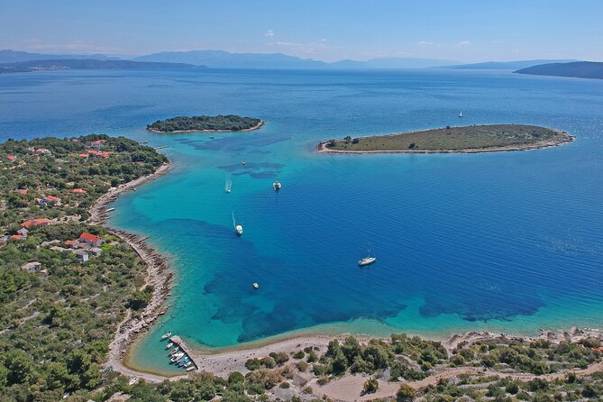 Islands Brač, Šolta & Blue lagoon - Private speedboat tour - Milna: a one-hour taste of Brač