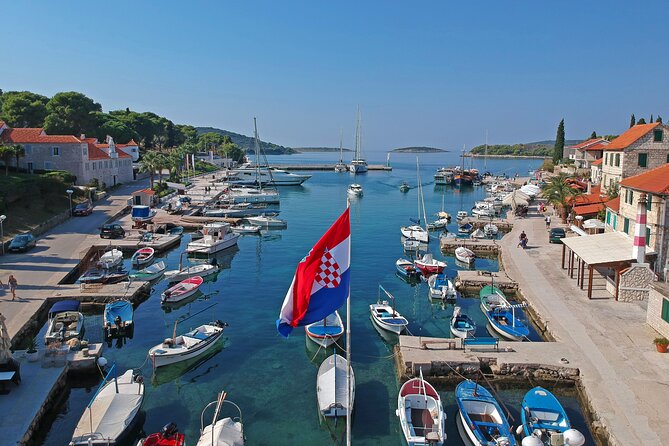 Islands Brač, Šolta & Blue lagoon - Private speedboat tour - Vela Rina: a sandy finish on Drvenik Mali