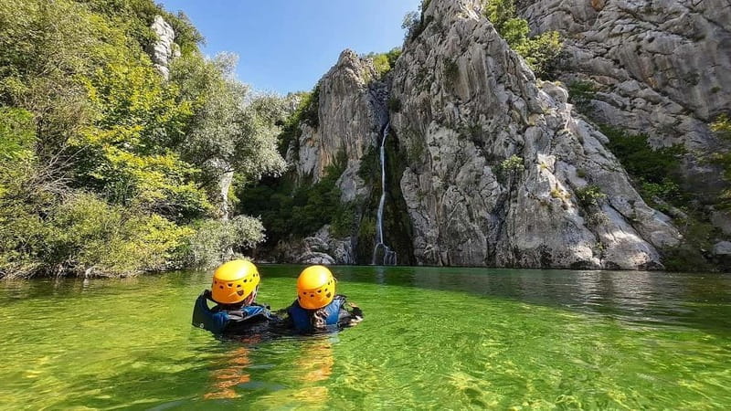 Iz Omisa/Zadvarija: Extremni Canyoning na rijeci Cetini - Swimming, hiking, and natural slides on the Cetina