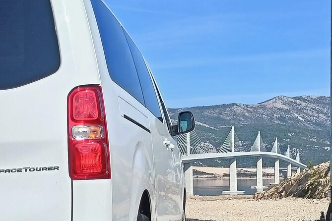Luxury private transfer: Split Town to Split airport - Communication and driver support