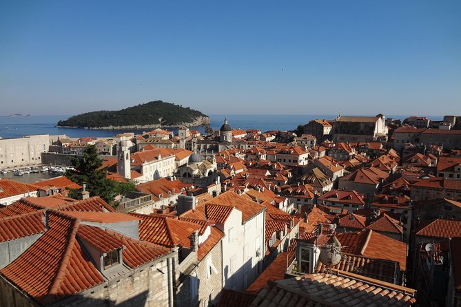 Luxury private transfer: Split Town to Split airport - Value for families and small groups