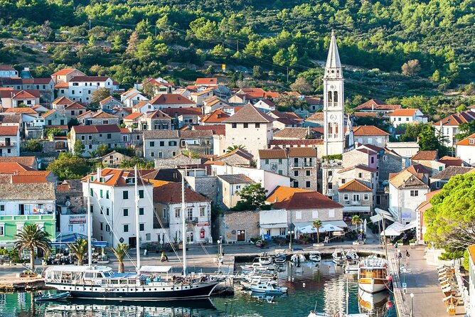 Makarska: 3-Island Speedboat Tour with Cave and Blue Lagoon - What this five-hour island tour is really like