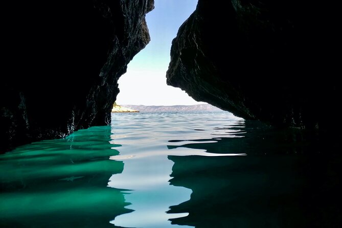 Makarska: 3-Island Speedboat Tour with Cave and Blue Lagoon - What to pack for comfort