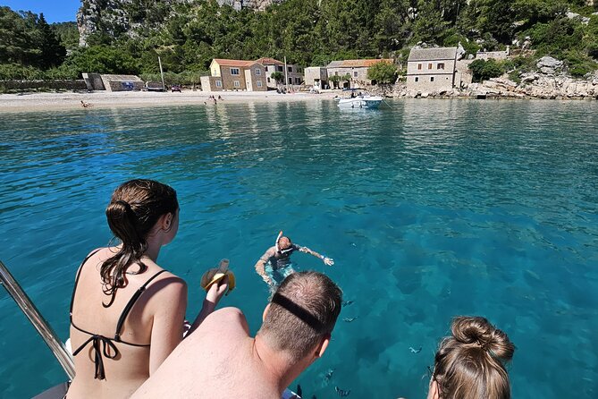 Makarska: 3 Island Speedboat Tour with Little Blue Cave & Lagoon - Žirje Beach on Brač: the quiet finish