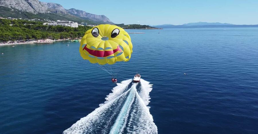 Makarska: Parasailing Experience - MPL Nautika - Leaving Makarska harbor by boat