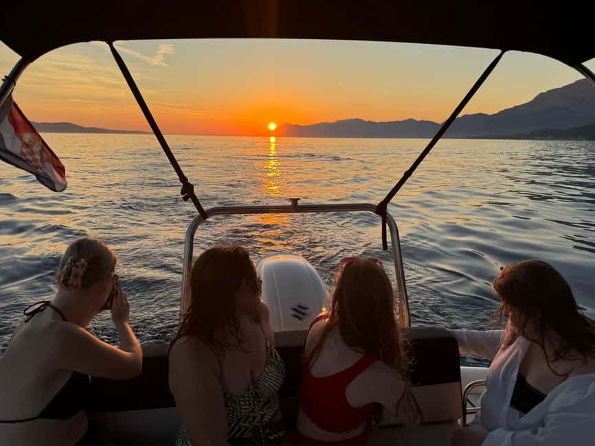 Makarska: Speedboat Sunset Tour to hidden bay on island Brač - A different view of Makarska at sunset