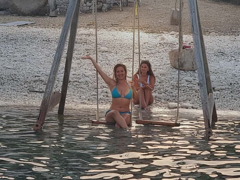 Makarska: Speedboat Sunset Tour to hidden bay on island Brač - How the group size changes the feel