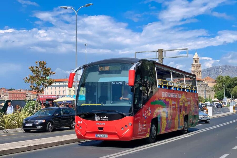 Open Panoramic Bus Tour +Guided Walking Tour in 10 languages - Why the bus and palace combination works