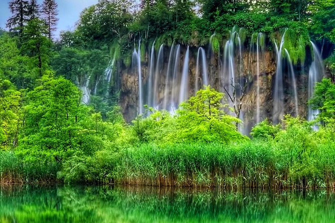 Plitvice lakes private round trip transfer (including waiting time) - Booking and cancellation details