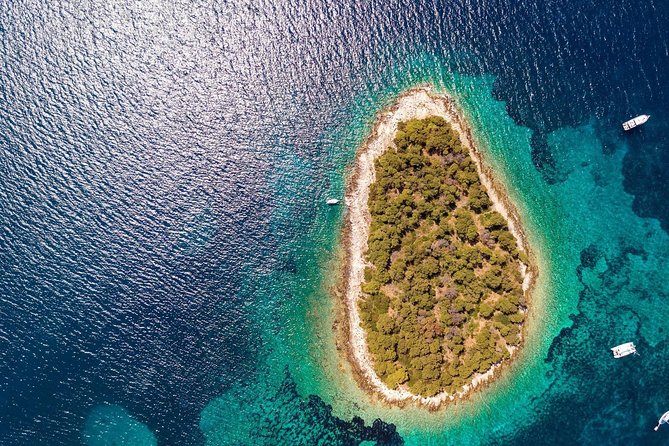 Private 3 islands Tour With Speed boat to Blue Lagoon and Solta from Split or Trogir - What the private speedboat day feels like