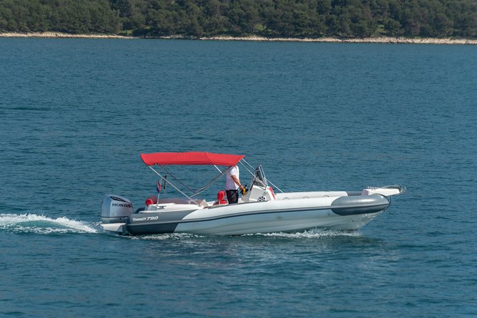 Private Blue Lagoon and island Solta speedboat tour - FULL DAY - Nečujam and the underwater shipwreck